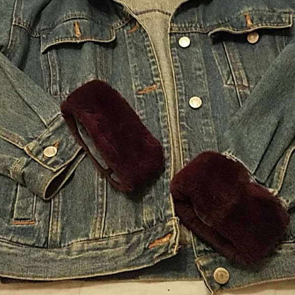 VINTAGE Blue Jean jacket with faux fur trimming - Picture 2 of 8